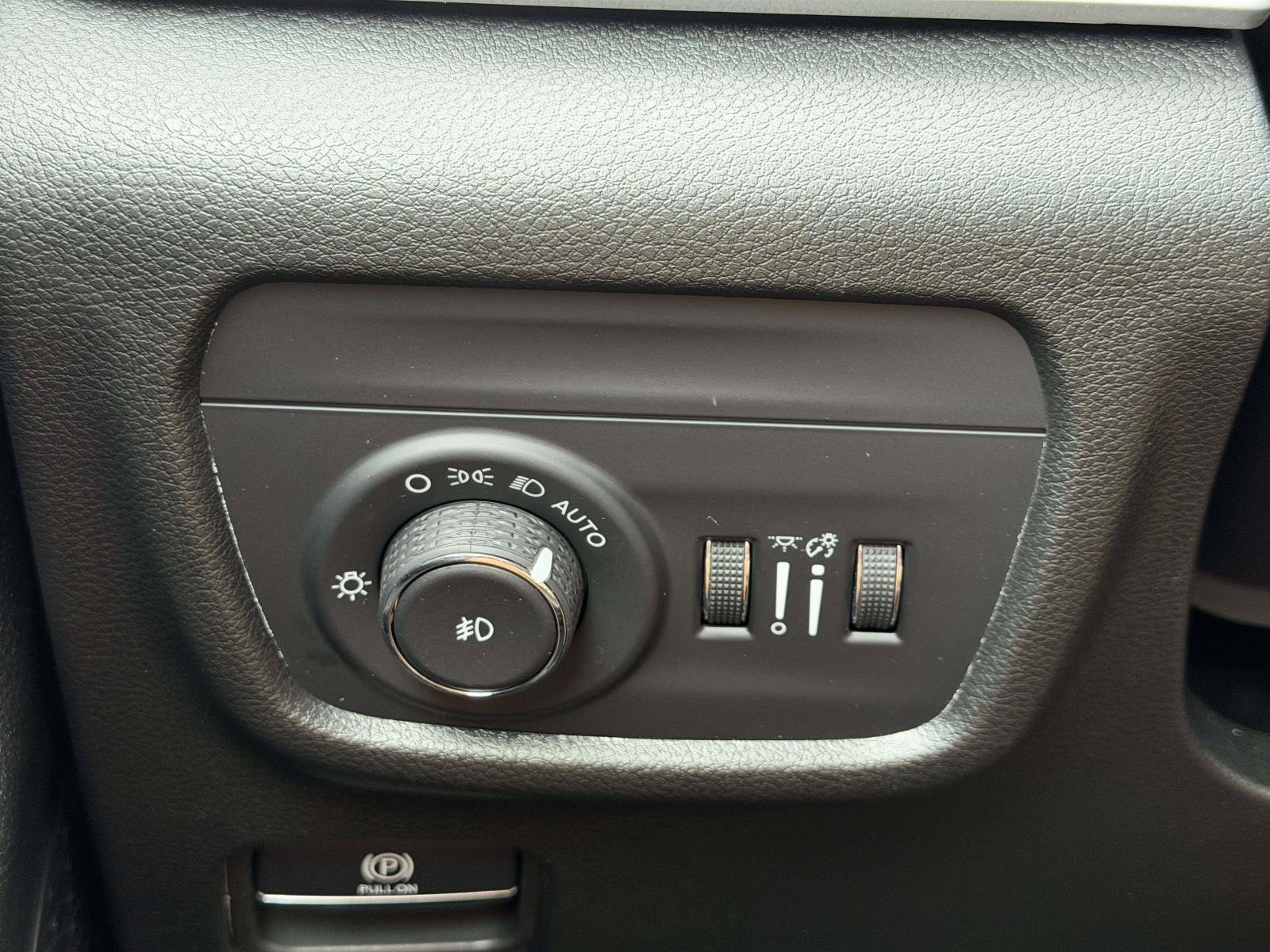 Used 2025 Jeep Grand Cherokee Limited w/ MOPAR Finishing Package AWD/4WD image 19