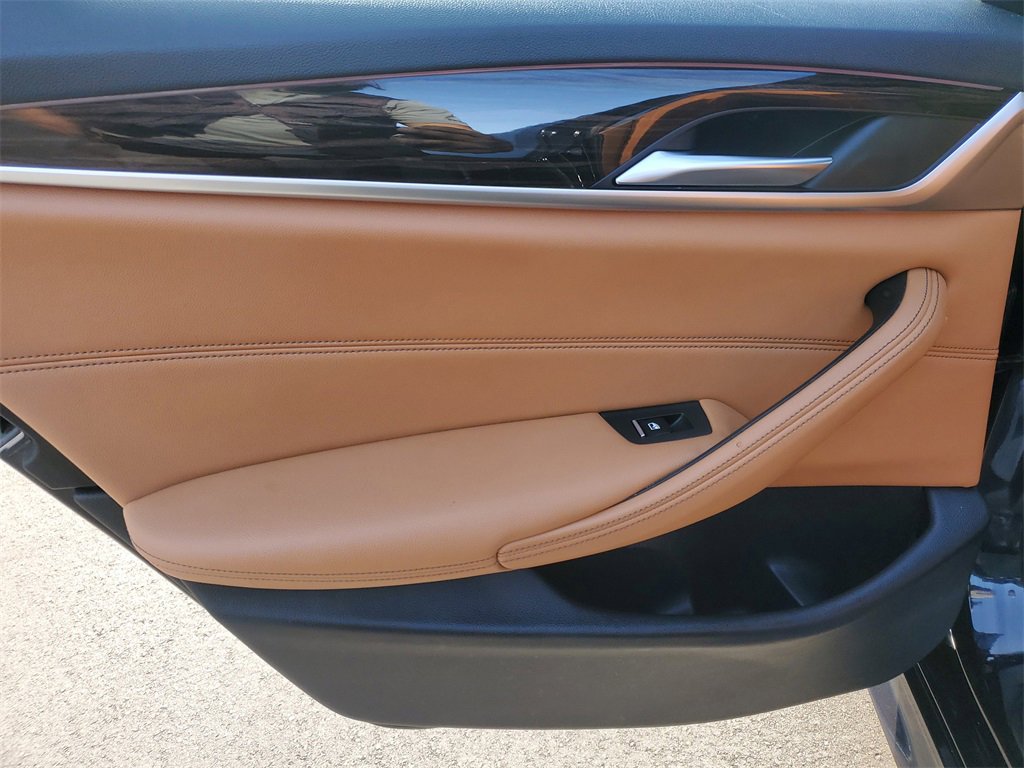 Used 2023 BMW 530i w/ M Sport Package image 9