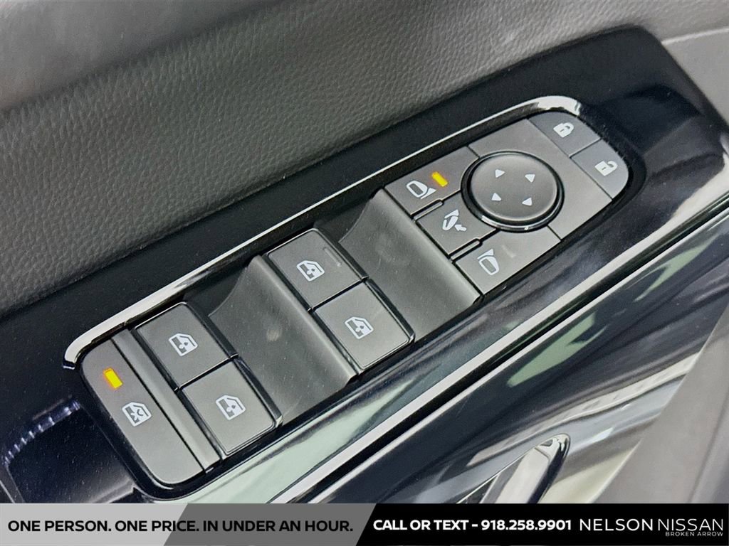 New 2026 Nissan Pathfinder Platinum image 17