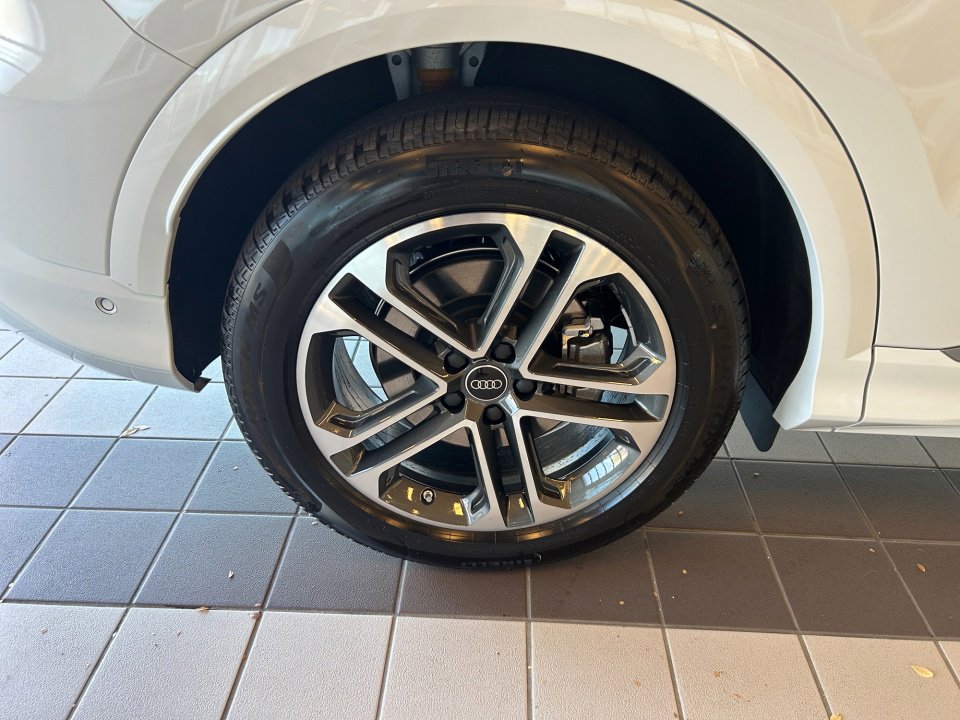 New 2025 Audi Q5 Prestige image 23