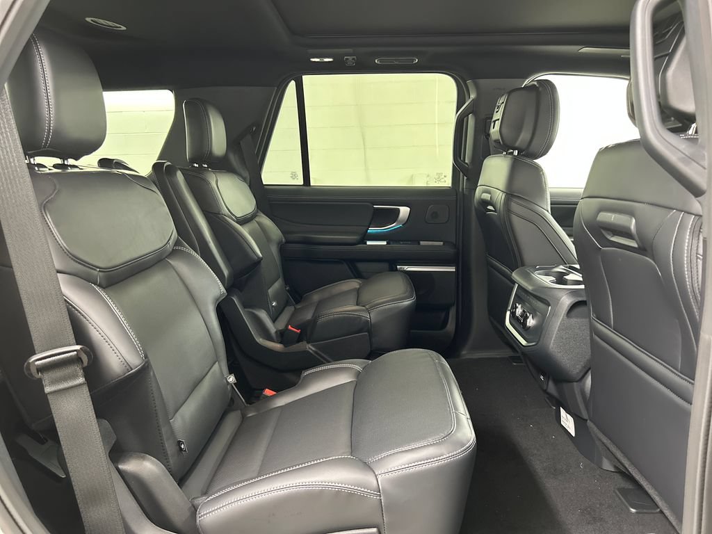 New 2027 Ford Expedition Platinum w/ Stealth Appearance Package RWD image 17