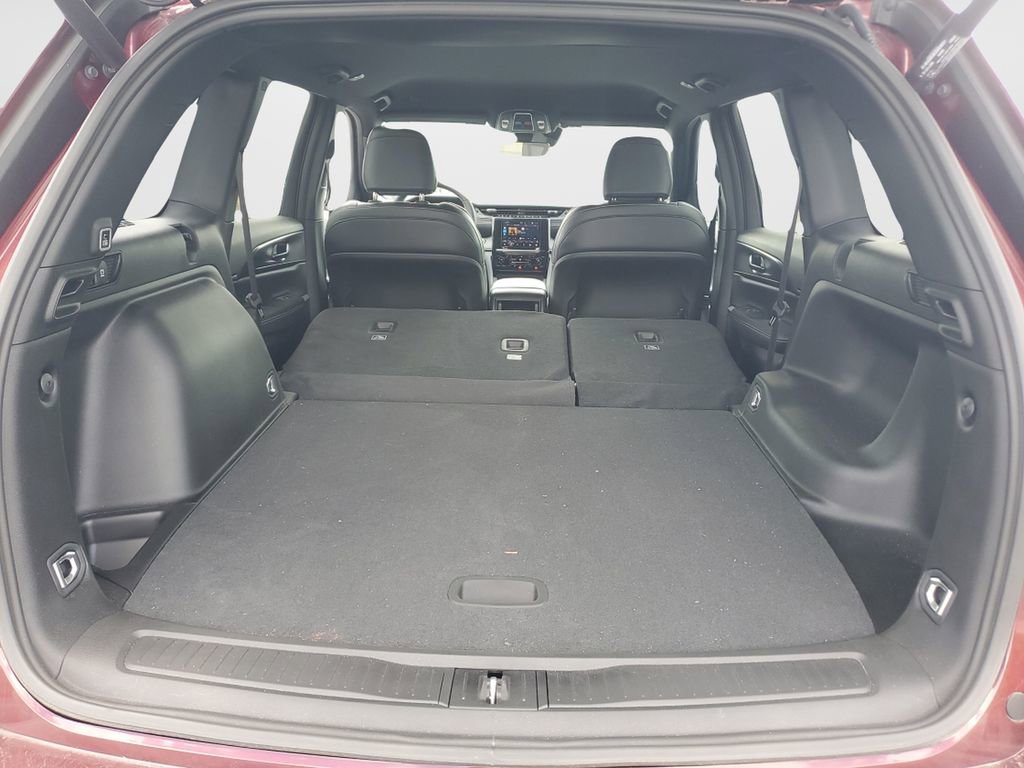 Used 2025 Jeep Grand Cherokee Altitude RWD image 9