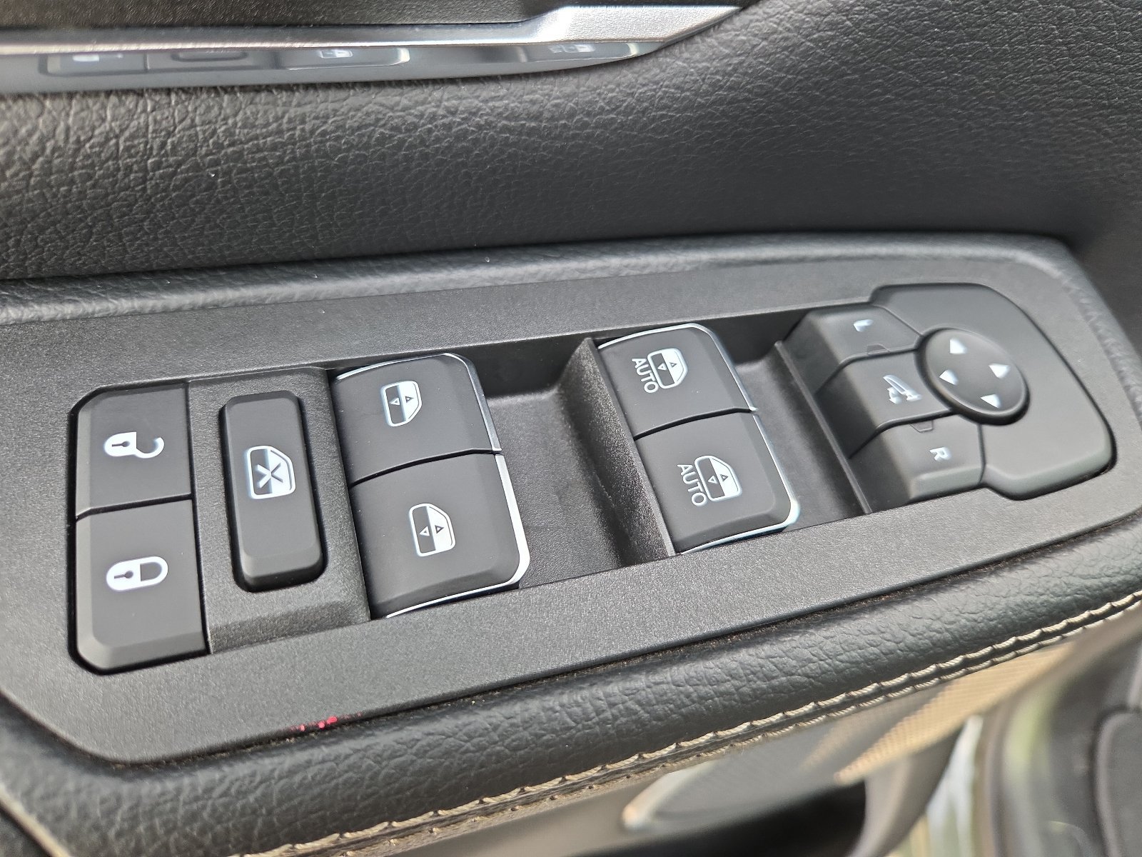 Used 2026 RAM 1500 Laramie AWD/4WD image 15