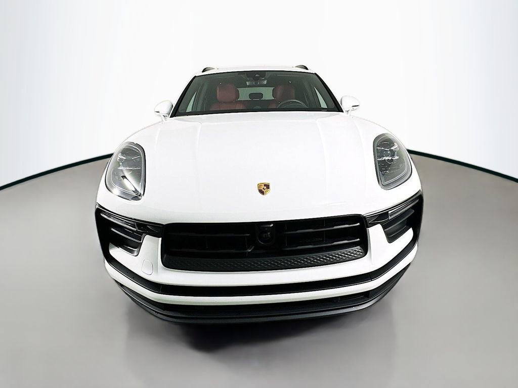 Used 2025 Porsche Macan image 6
