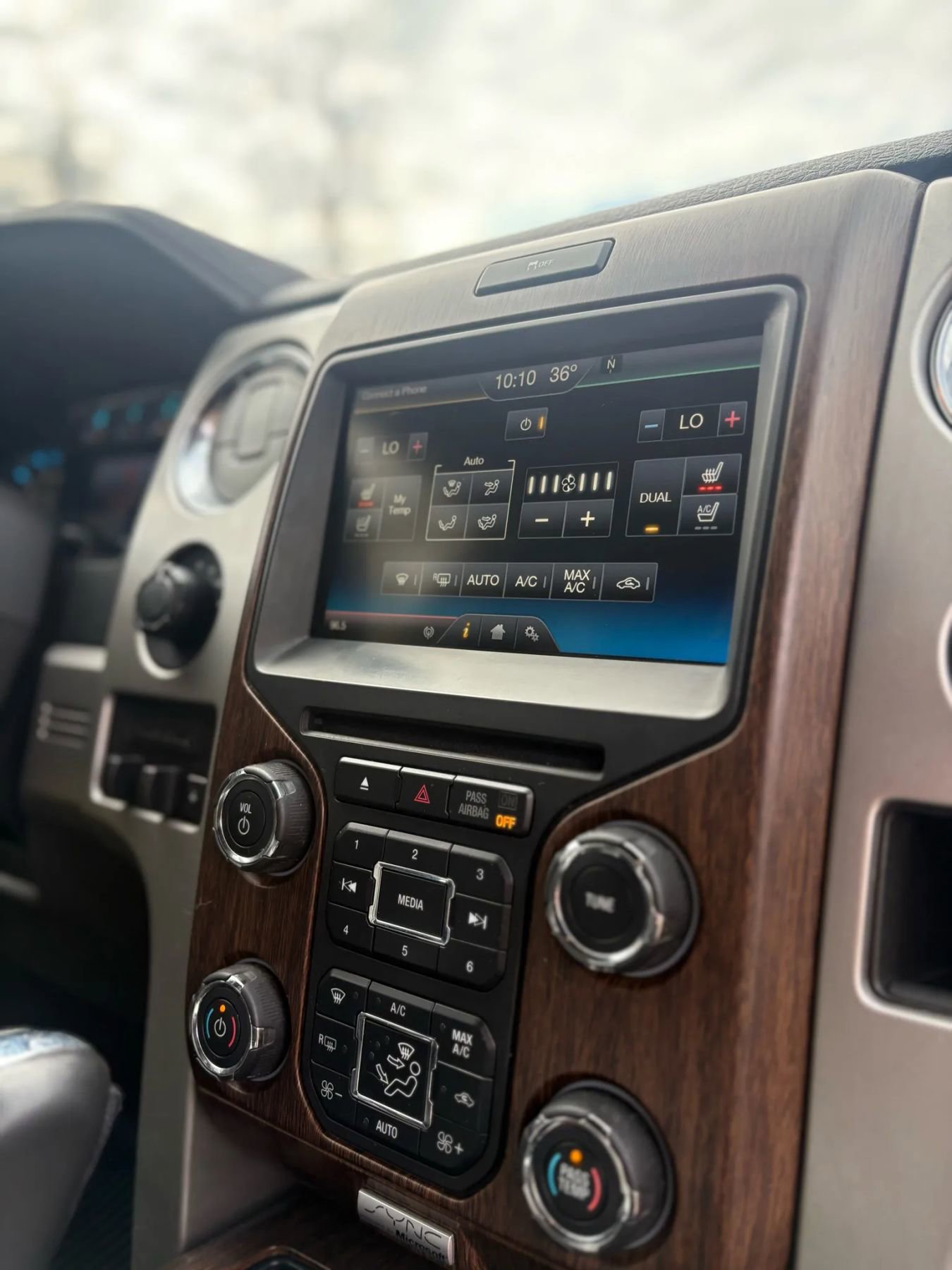 Used 2014 Ford F150 Lariat w/ Equipment Group 502A Luxury image 26