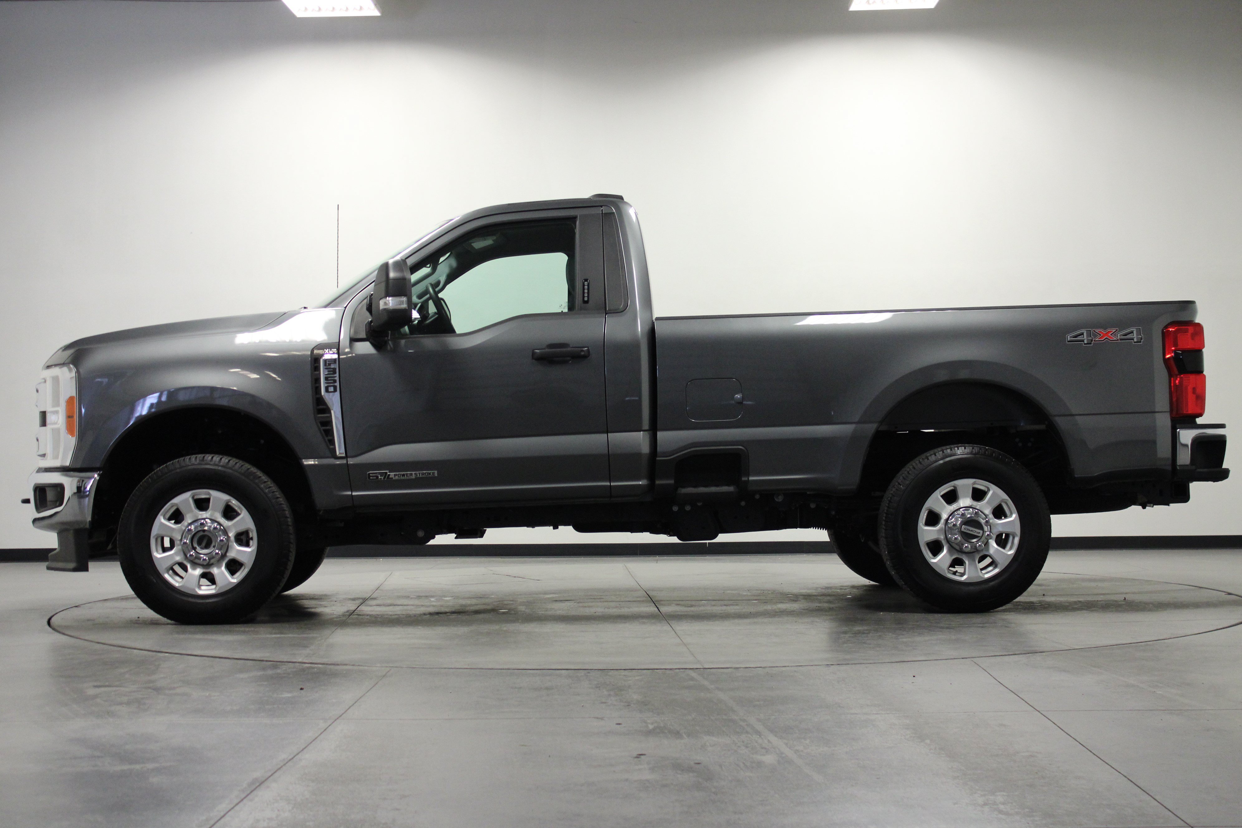 Used 2023 Ford F350 4x4 Regular Cab Super Duty image 7