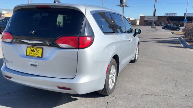 Used 2023 Chrysler Voyager LX image 9