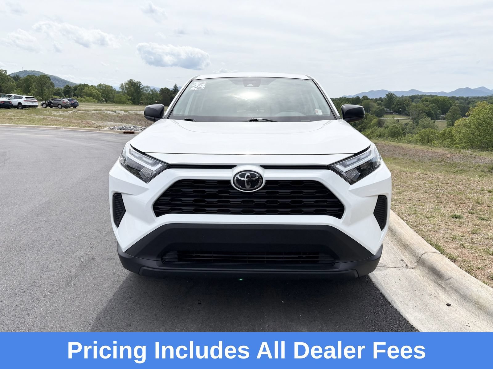 Used 2024 Toyota RAV4 LE FWD image 4