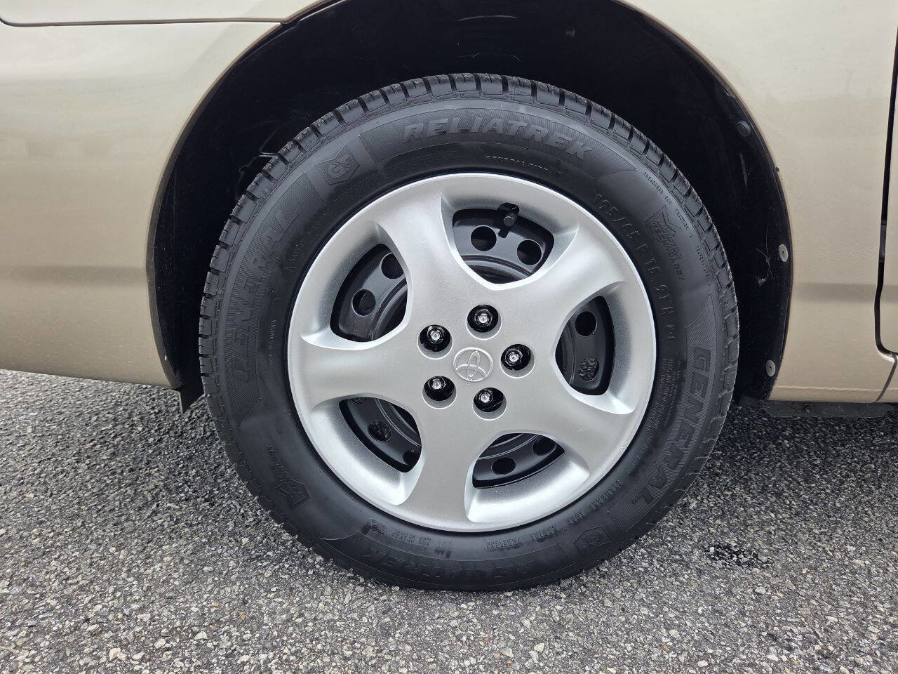 Used 2005 Toyota Corolla CE FWD image 5