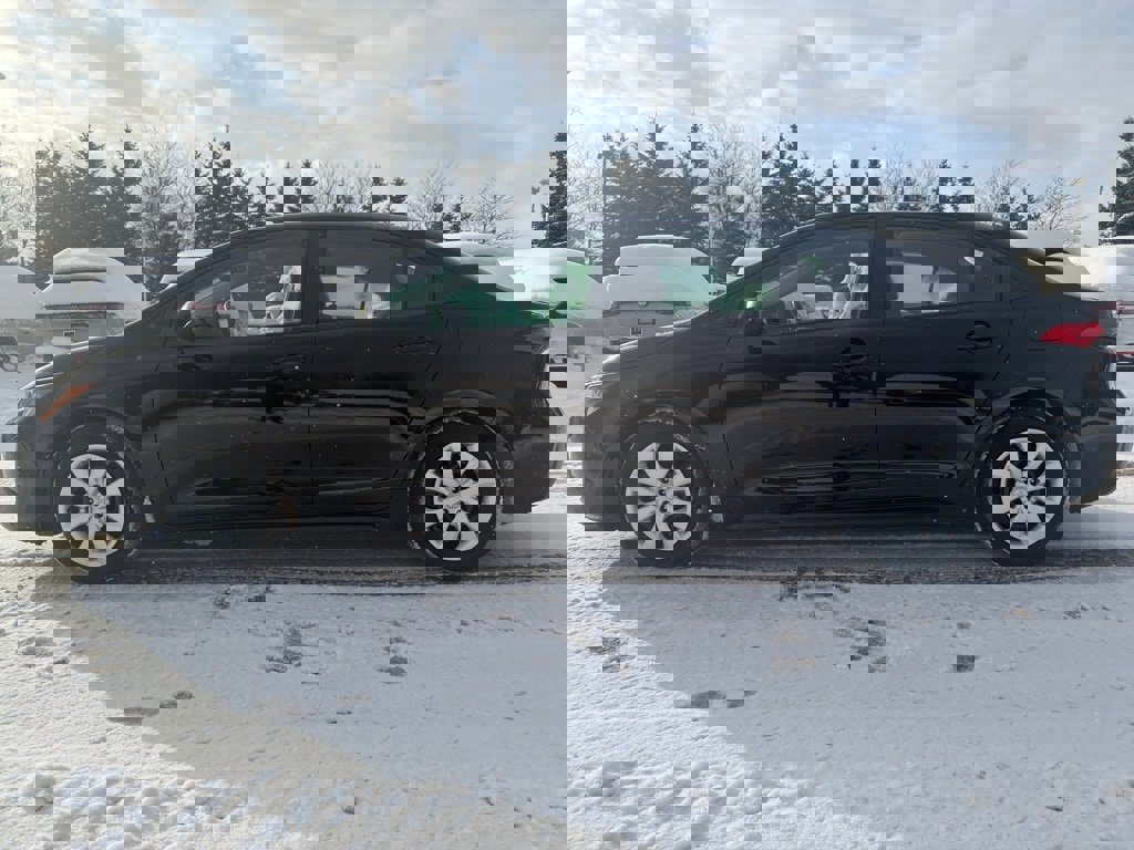 Used 2024 Toyota Corolla LE image 7