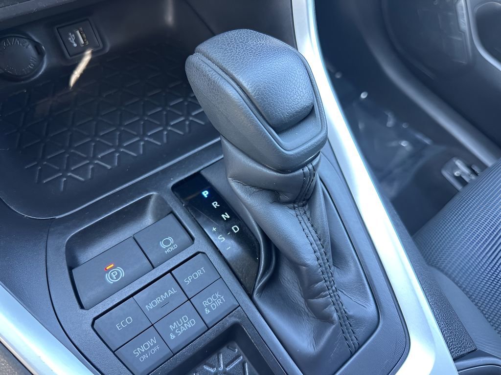 Used 2024 Toyota RAV4 LE image 15