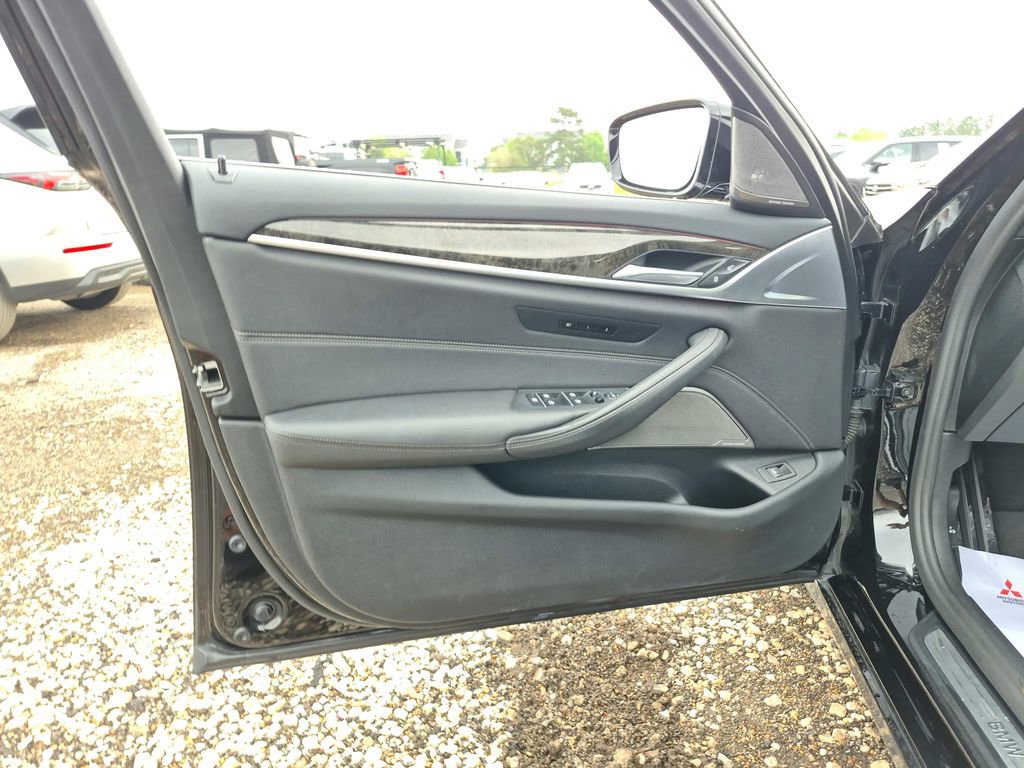 Used 2021 BMW 530i xDrive w/ Premium Package image 20