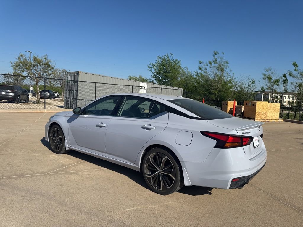 Certified 2024 Nissan Altima 2.5 SR image 3