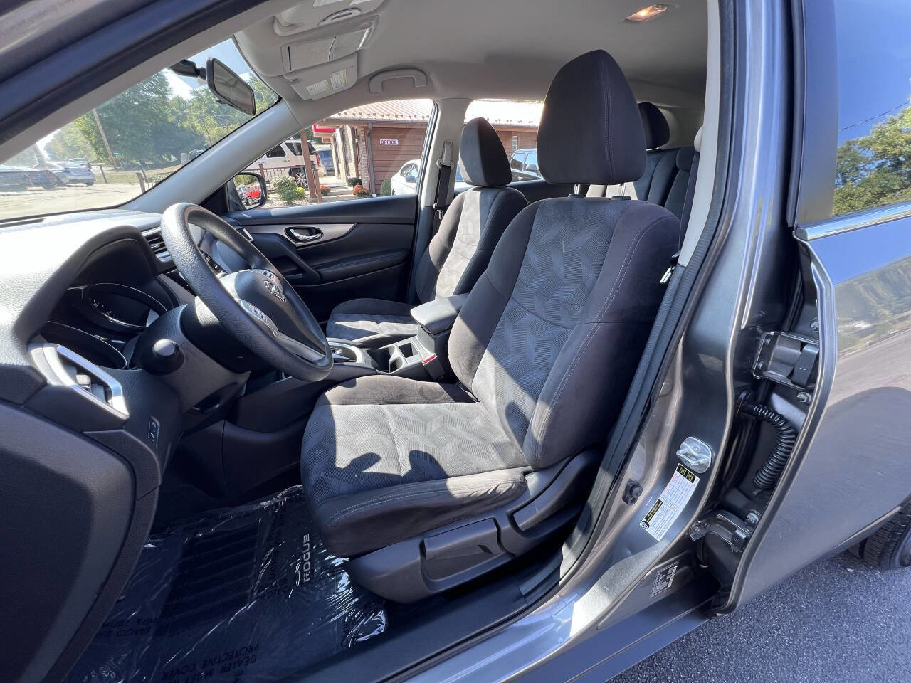 Used 2015 Nissan Rogue S image 9