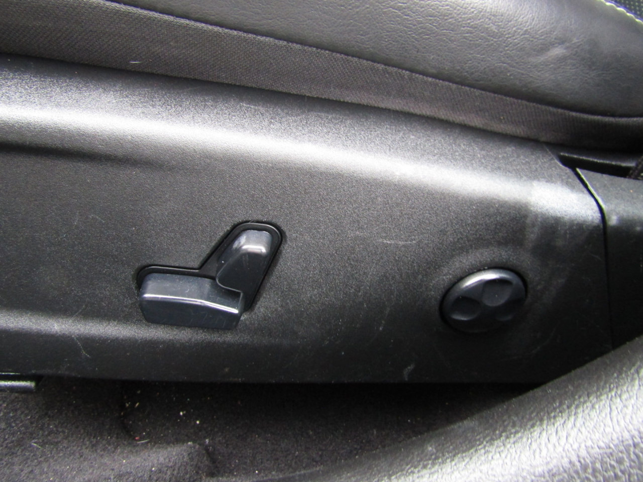 Used 2020 Dodge Charger SXT w/ Leather Interior Group image 12