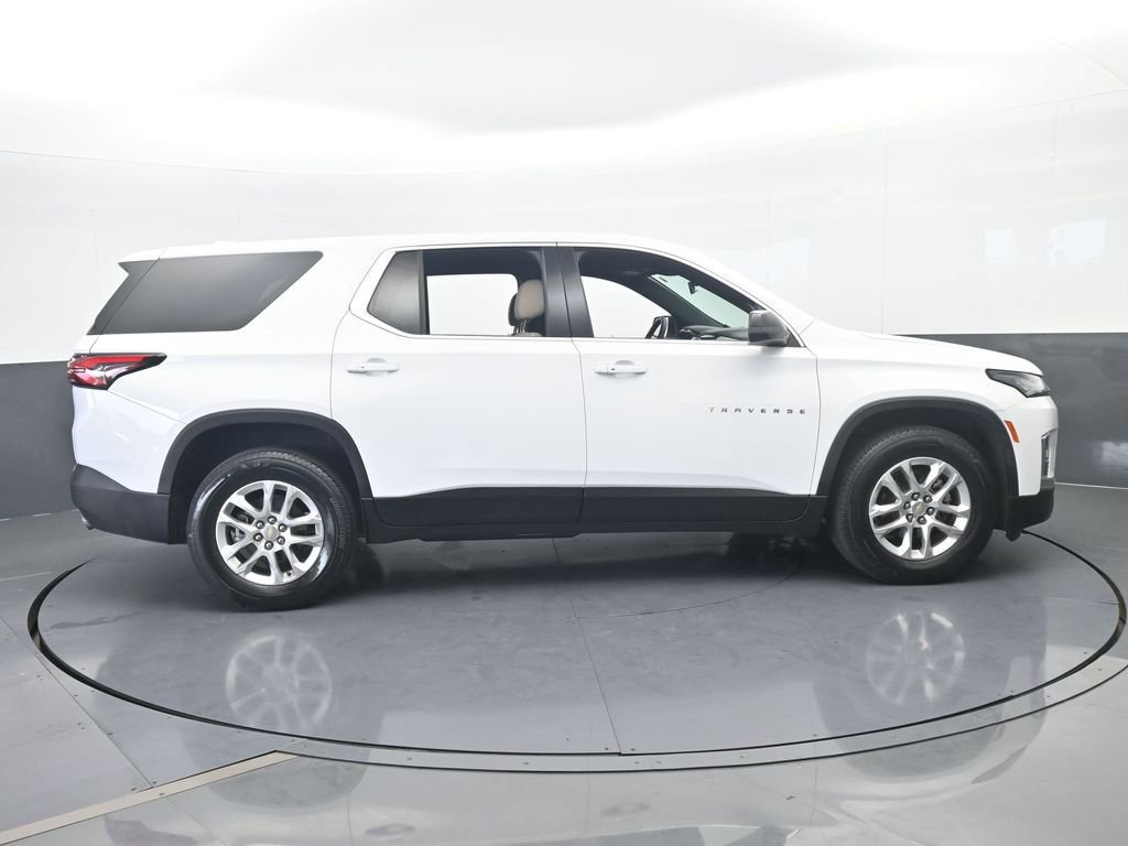 Used 2023 Chevrolet Traverse LS image 7