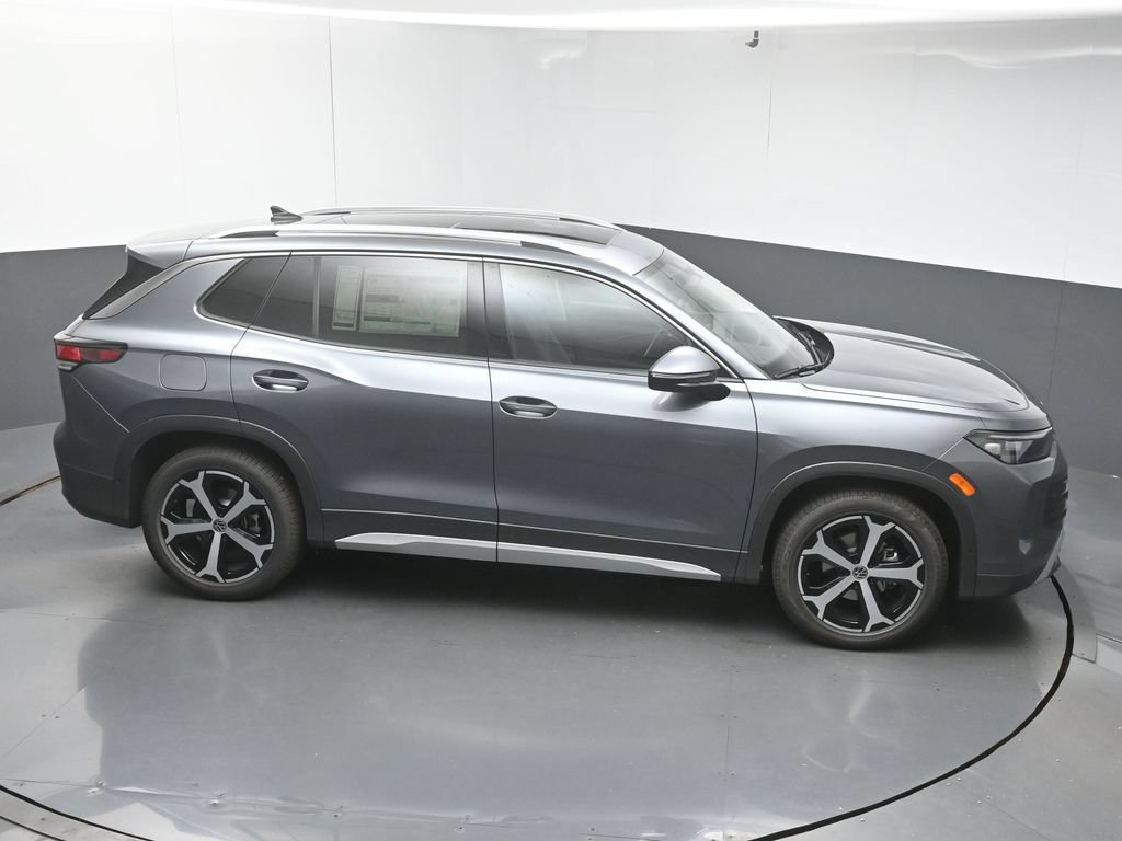 New 2026 Volkswagen Tiguan SE FWD image 49