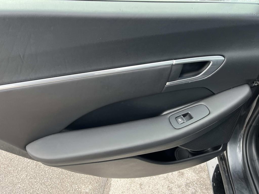 Used 2023 Hyundai Sonata SEL w/ Preferred Accessory Package image 17