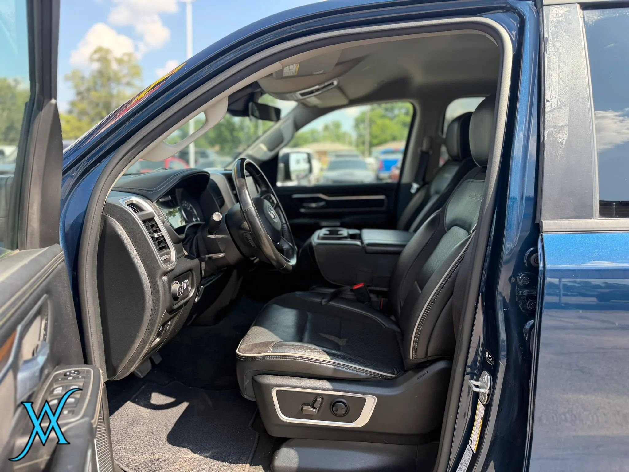 Used 2022 RAM 1500 Laramie AWD/4WD image 11