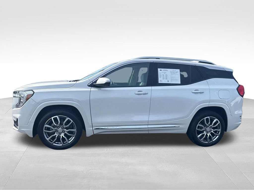 Used 2023 GMC Terrain Denali w/ Denali Premium Package AWD/4WD image 2