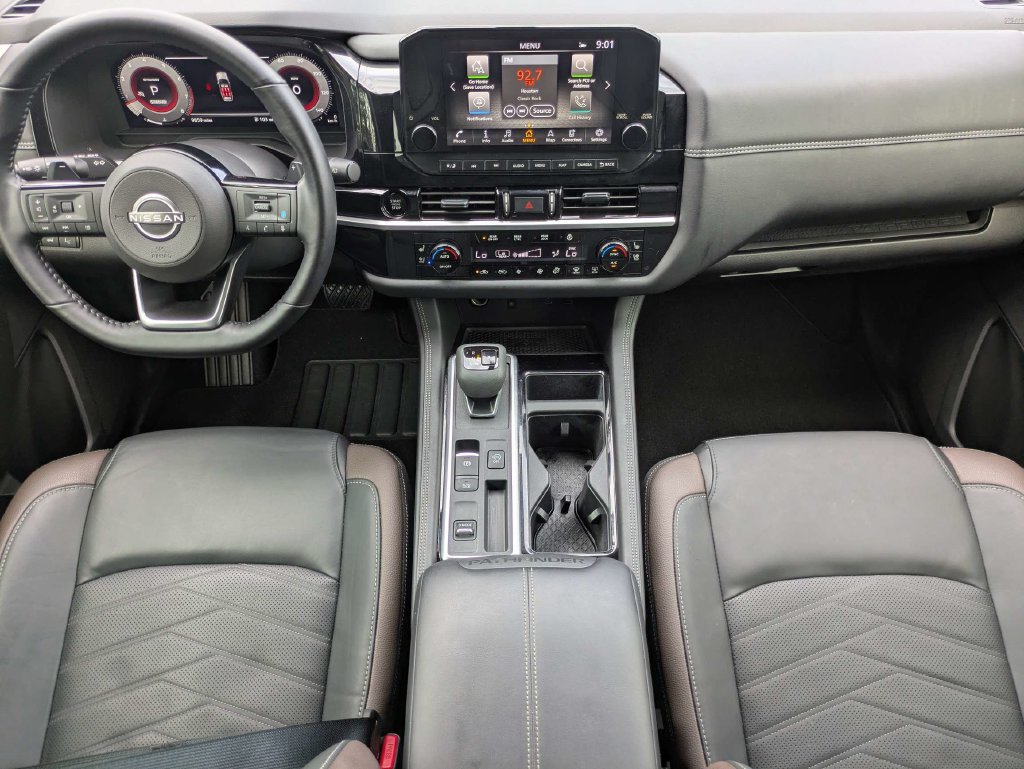 Used 2025 Nissan Pathfinder Platinum w/ Black Appearance Package FWD image 20