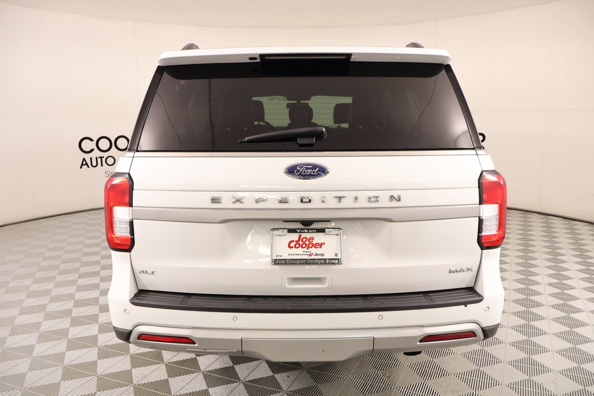 Used 2024 Ford Expedition Max XLT image 23