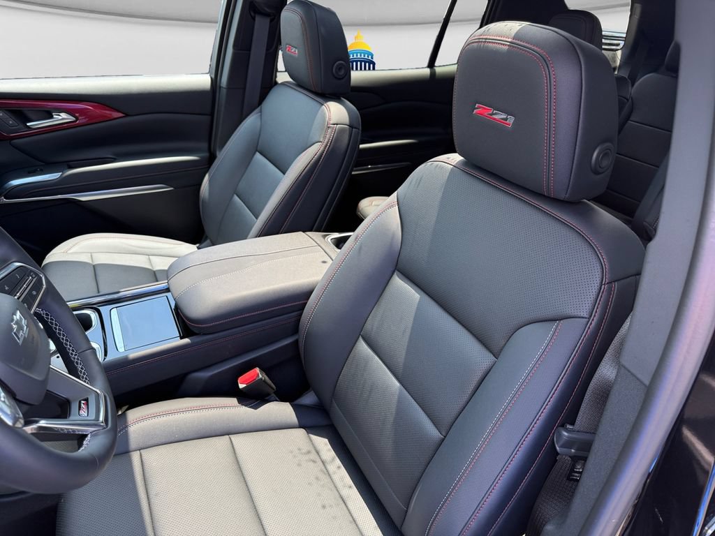 Used 2026 Chevrolet Traverse Z71 w/ LPO, Floor Liner Package AWD/4WD image 12