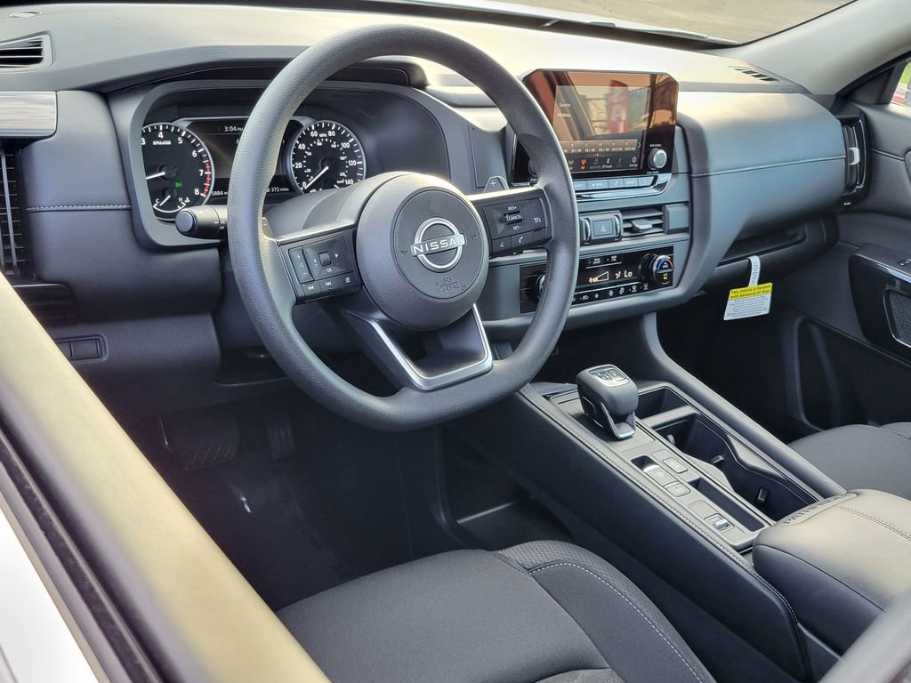 Certified 2025 Nissan Pathfinder S image 3