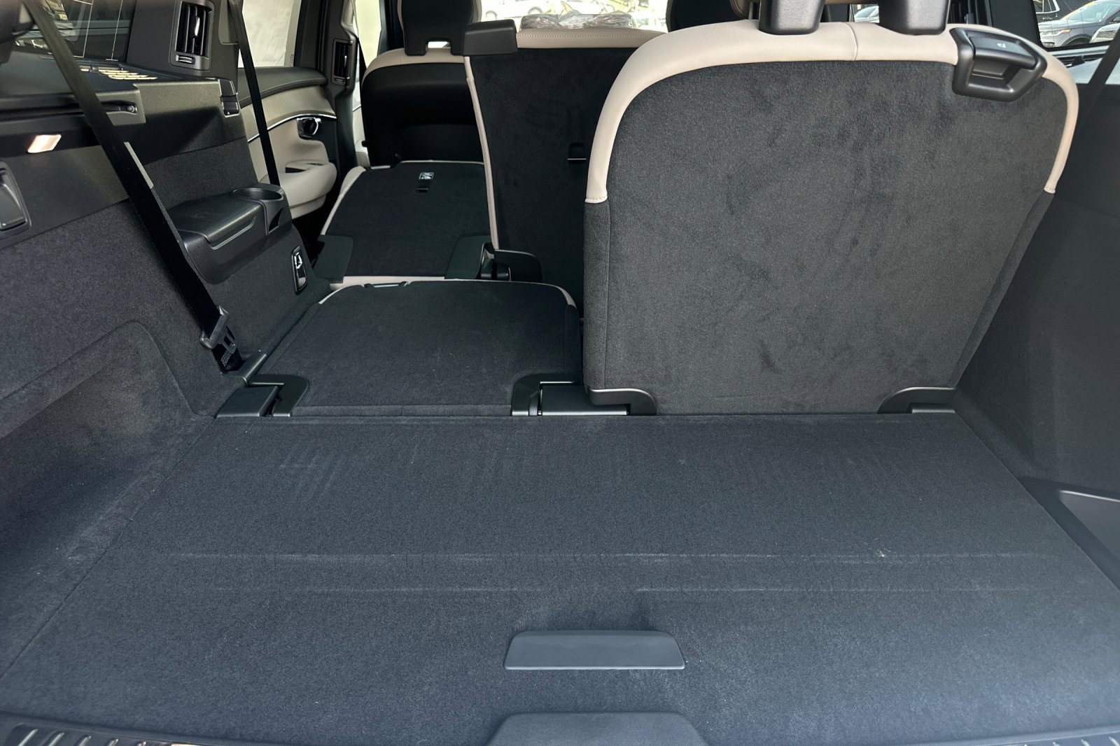 New 2026 Volvo XC90 B6 Plus w/ Protection Package Premier image 17