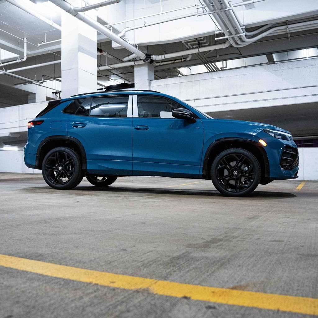 New 2026 Volkswagen Tiguan SE R-Line FWD image 7