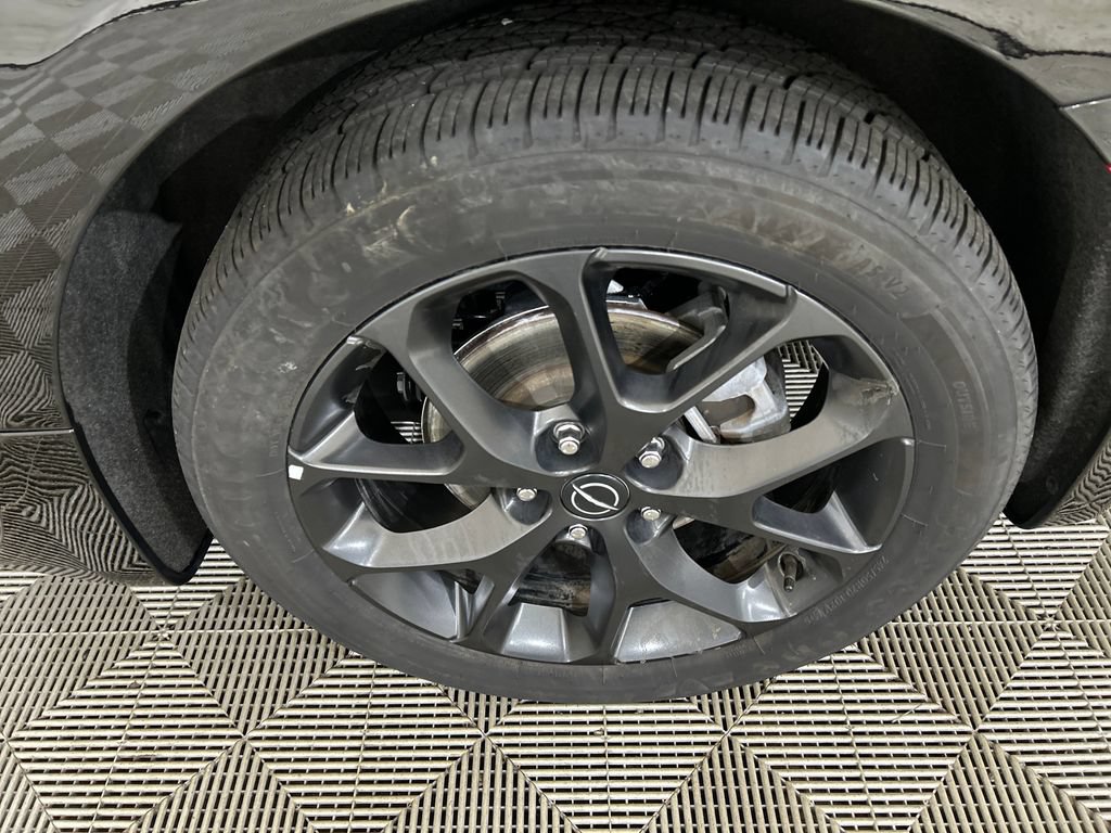 Used 2025 Chrysler Pacifica Limited FWD image 10