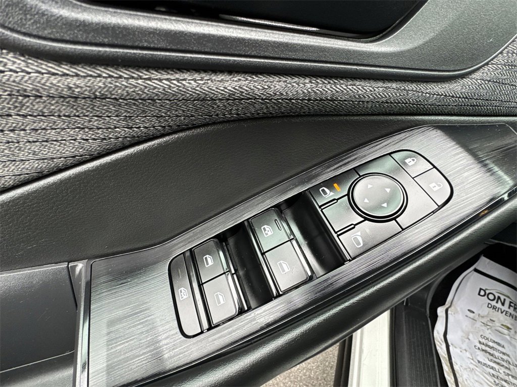 Used 2023 Nissan Rogue S image 5