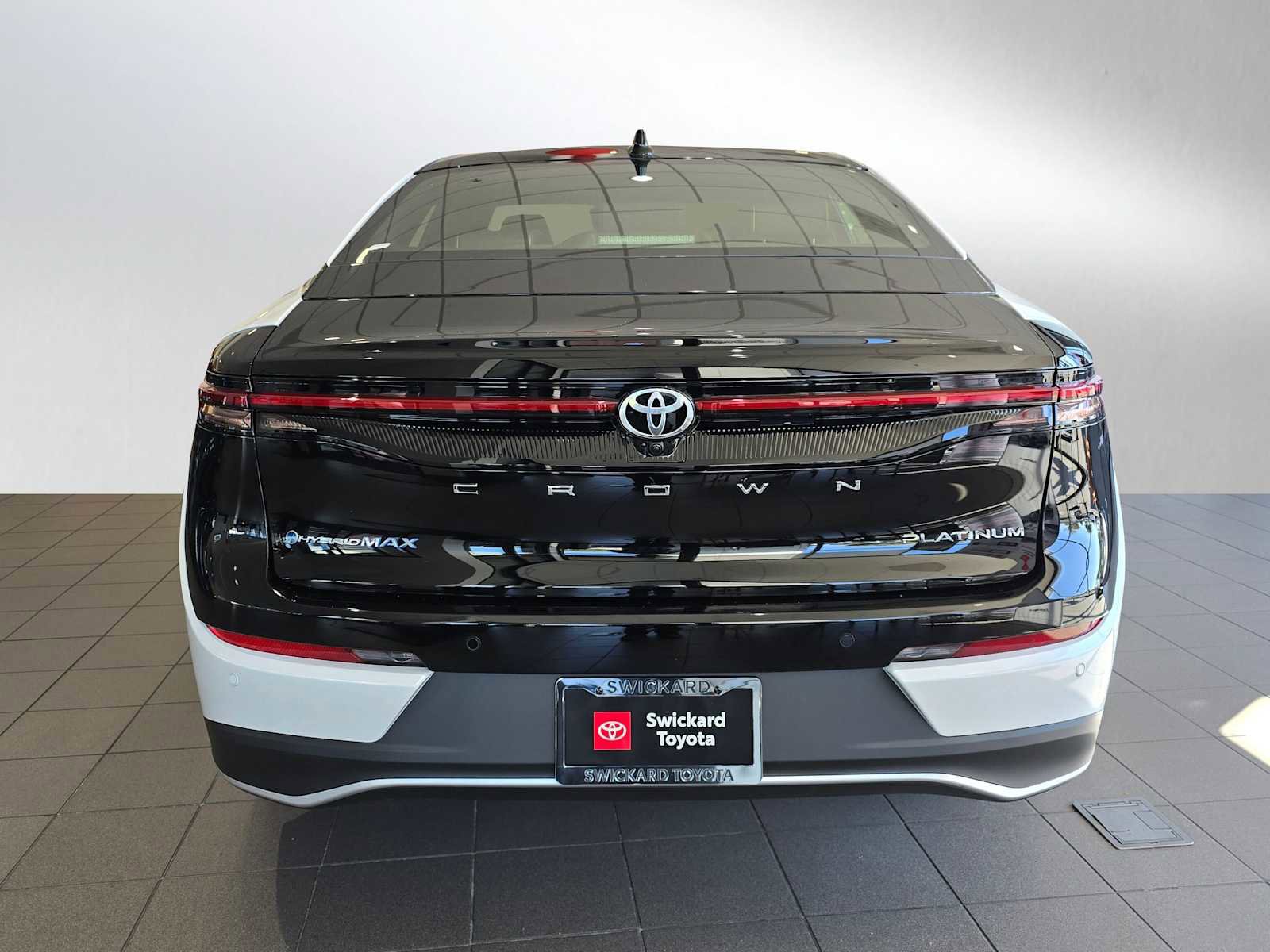 New 2026 Toyota Crown Platinum image 4