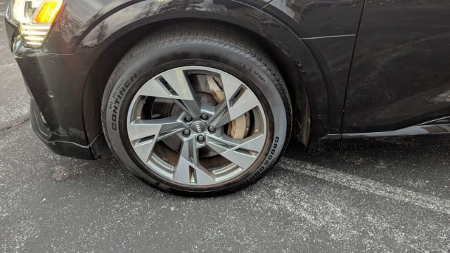 Used 2021 Audi e-tron Prestige image 9