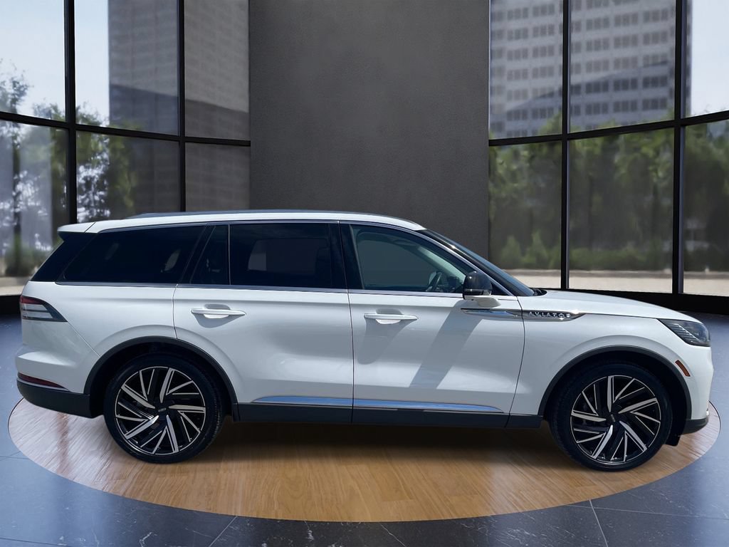 Used 2025 Lincoln Aviator Reserve w/ Equipment Group 201A AWD/4WD image 2