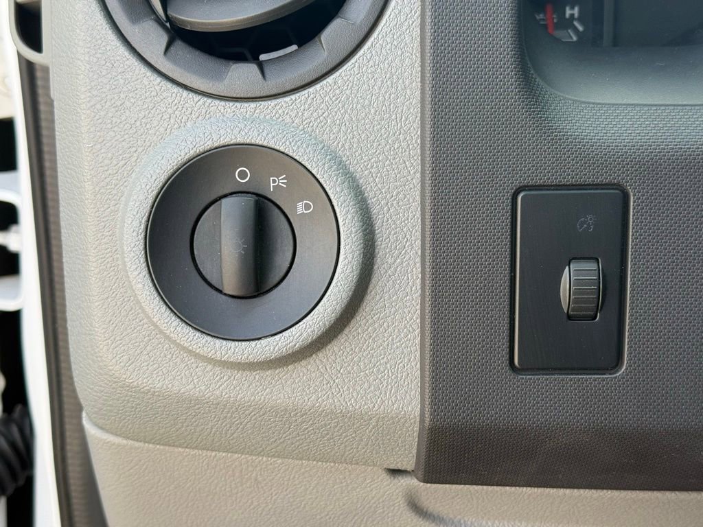 Used 2012 Ford E-350 and Econoline 350 XLT image 8