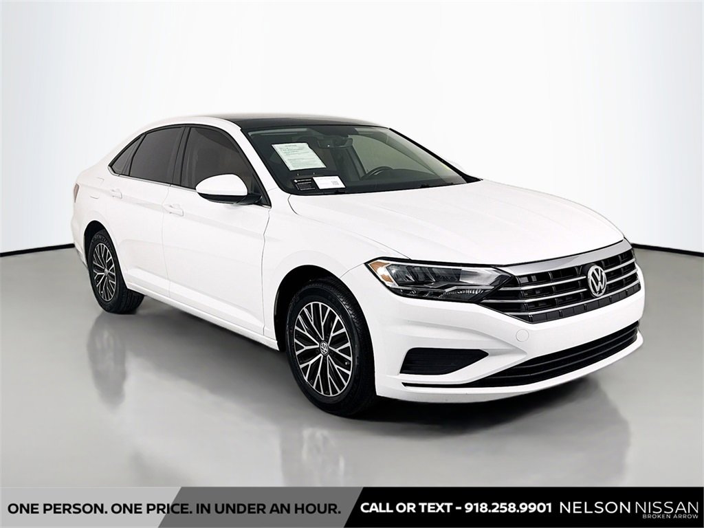 Used 2020 Volkswagen Jetta SE w/ SE Cold Weather Package image 3
