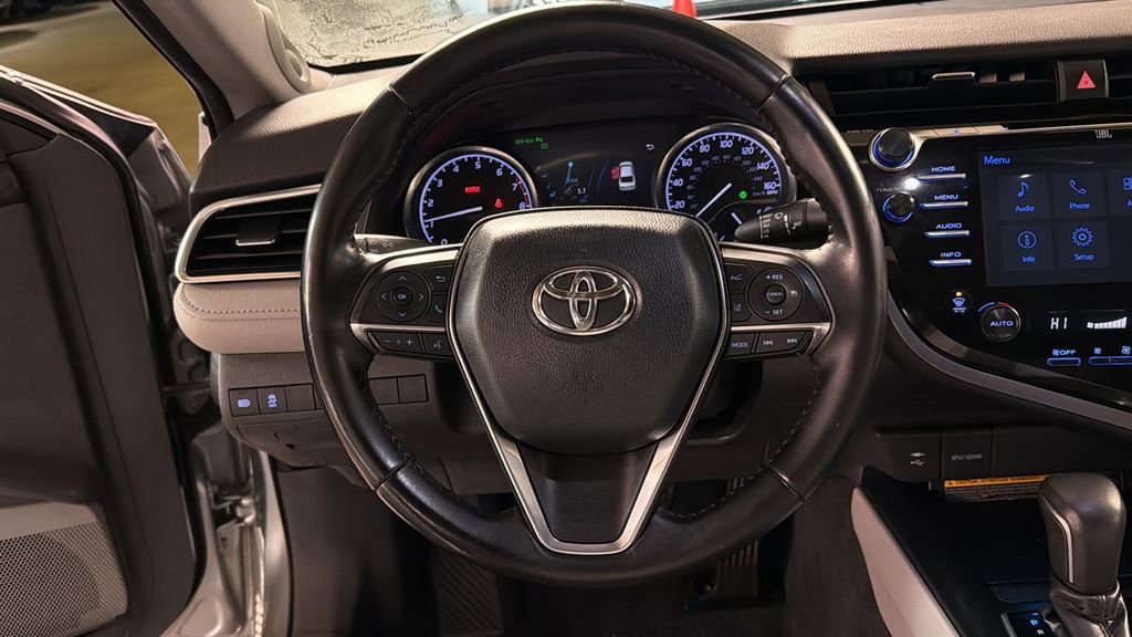 Used 2018 Toyota Camry XLE image 16