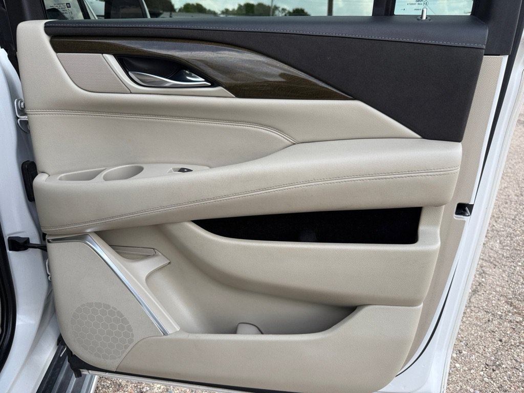 Used 2019 Cadillac Escalade ESV Luxury AWD/4WD image 32