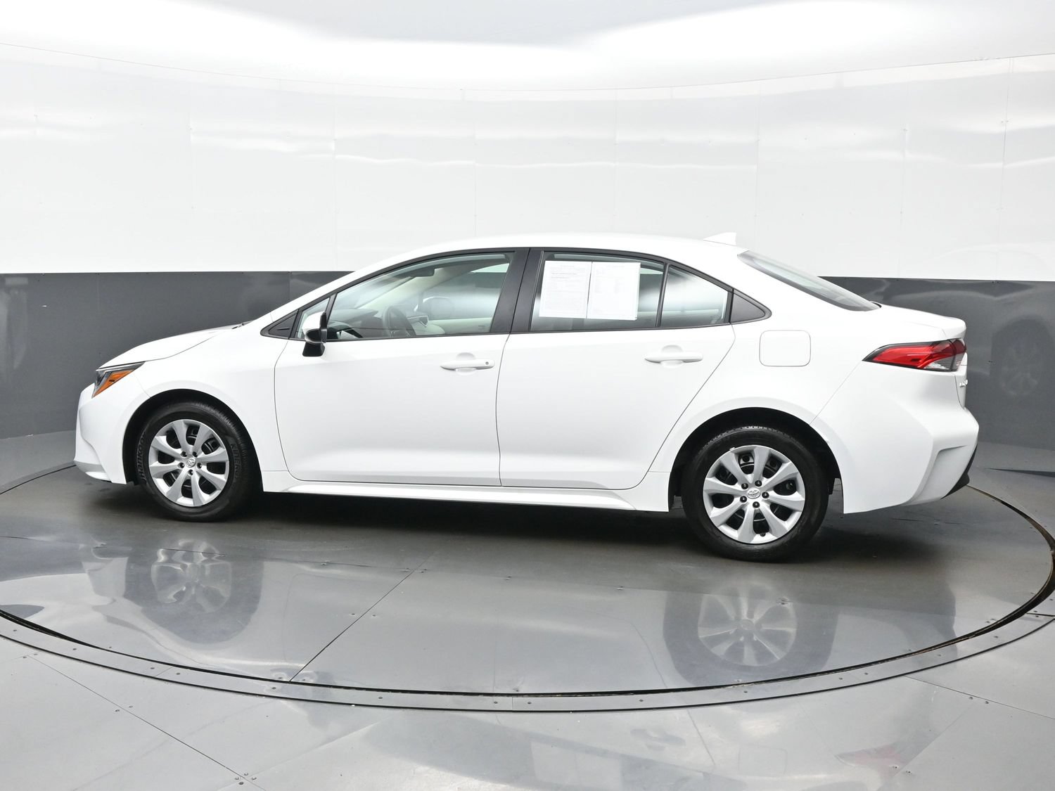 Used 2025 Toyota Corolla LE FWD image 3