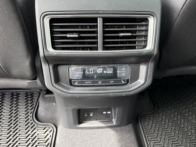 New 2025 Volkswagen Atlas SEL image 28