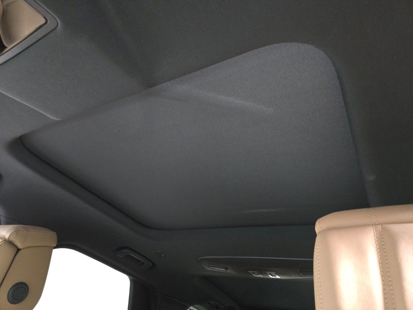 Used 2025 Land Rover Discovery Dynamic SE image 11