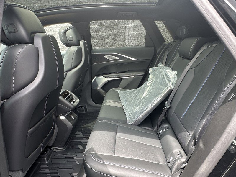 New 2025 Cadillac Lyriq Luxury image 7