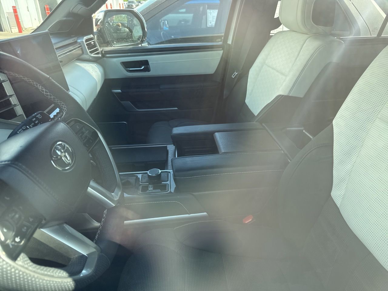 Used 2025 Toyota Sequoia Capstone AWD/4WD image 12