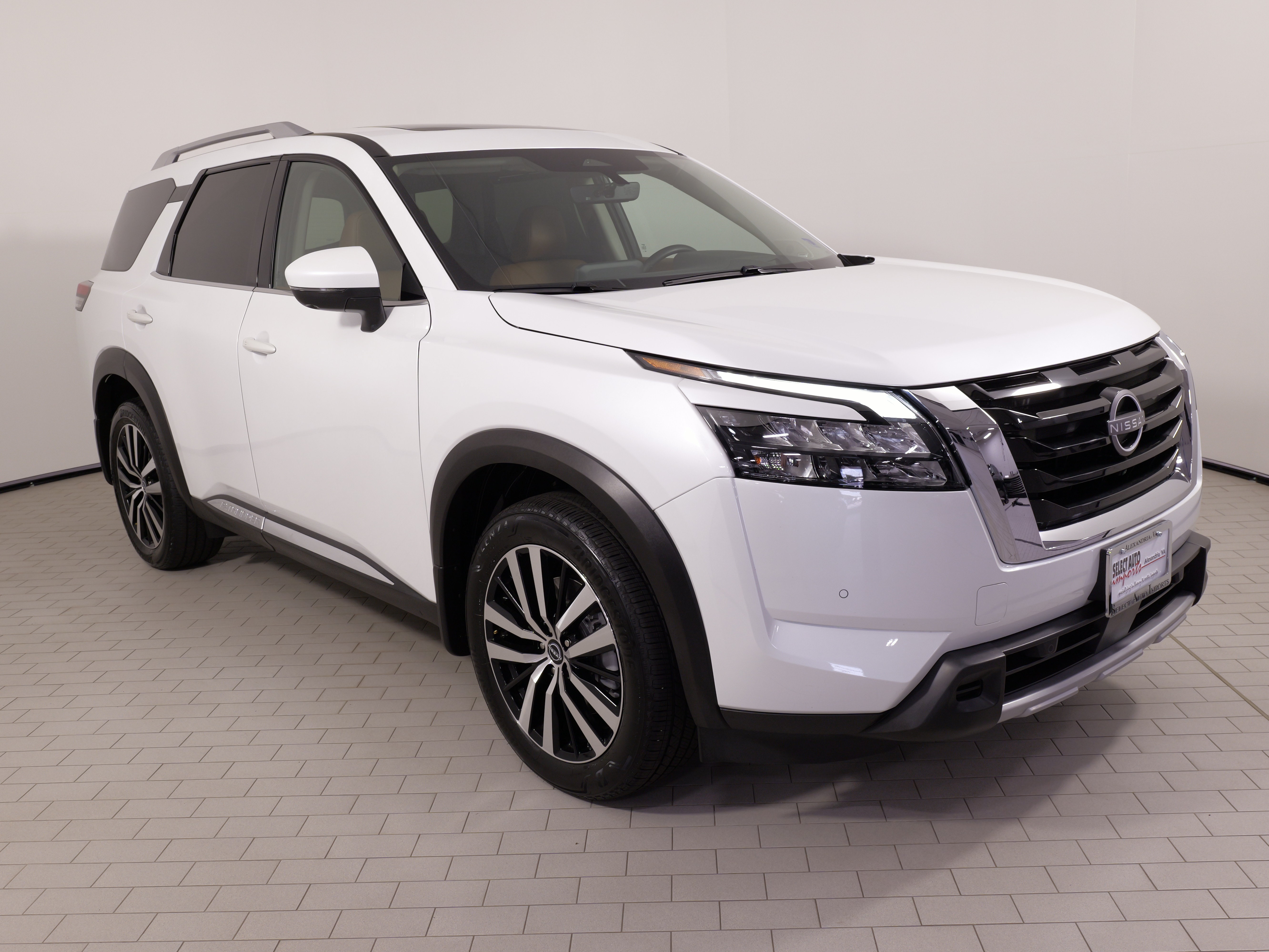 Used 2025 Nissan Pathfinder Platinum AWD/4WD image 7