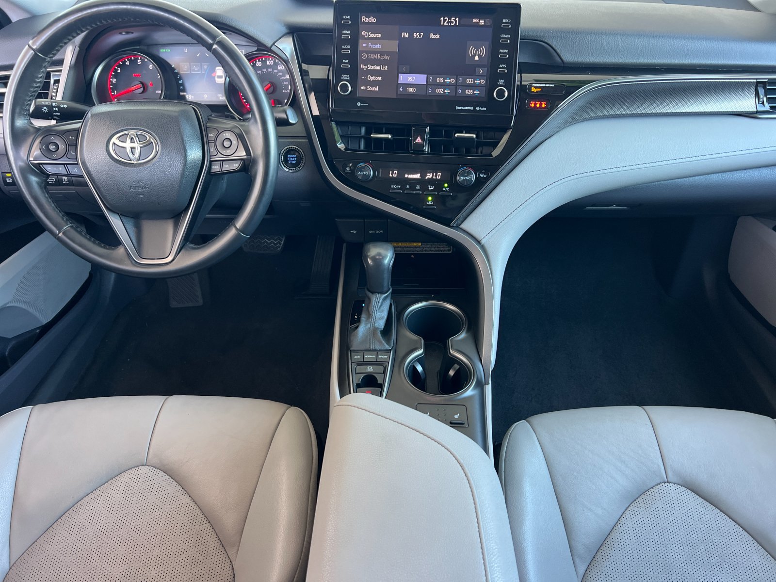 Used 2021 Toyota Camry XSE FWD image 13