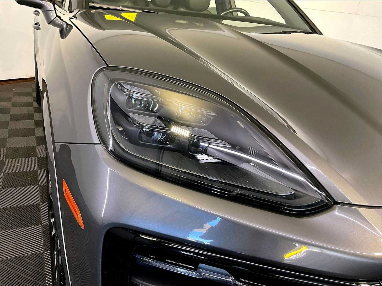 Certified 2024 Porsche Cayenne AWD/4WD image 12
