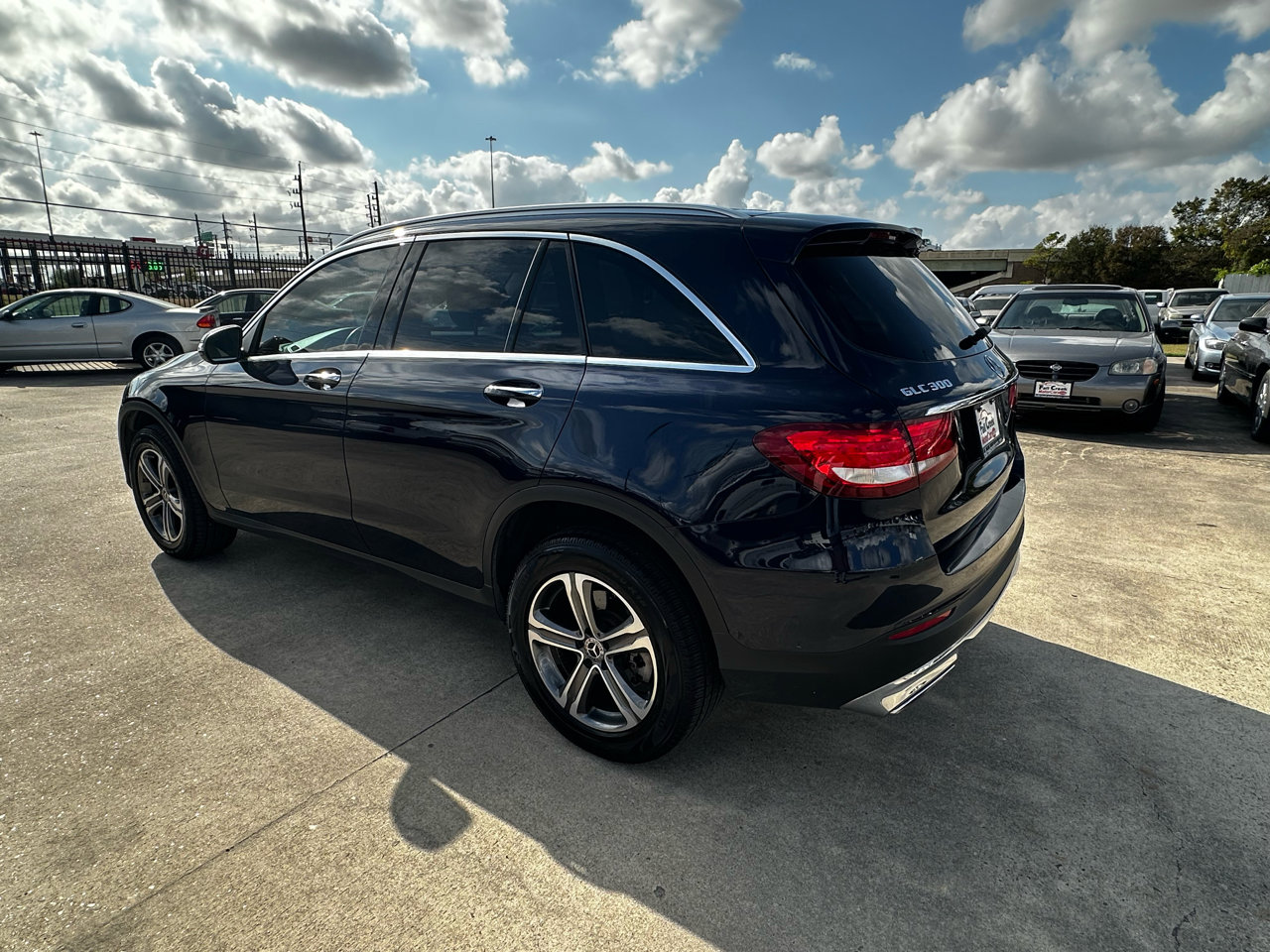 Used 2019 Mercedes-Benz GLC 300 image 3