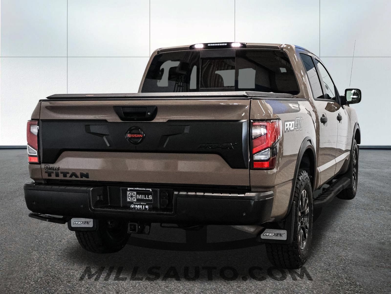 Used 2021 Nissan Titan PRO-4X w/ Pro-4x Convenience Package AWD/4WD image 7