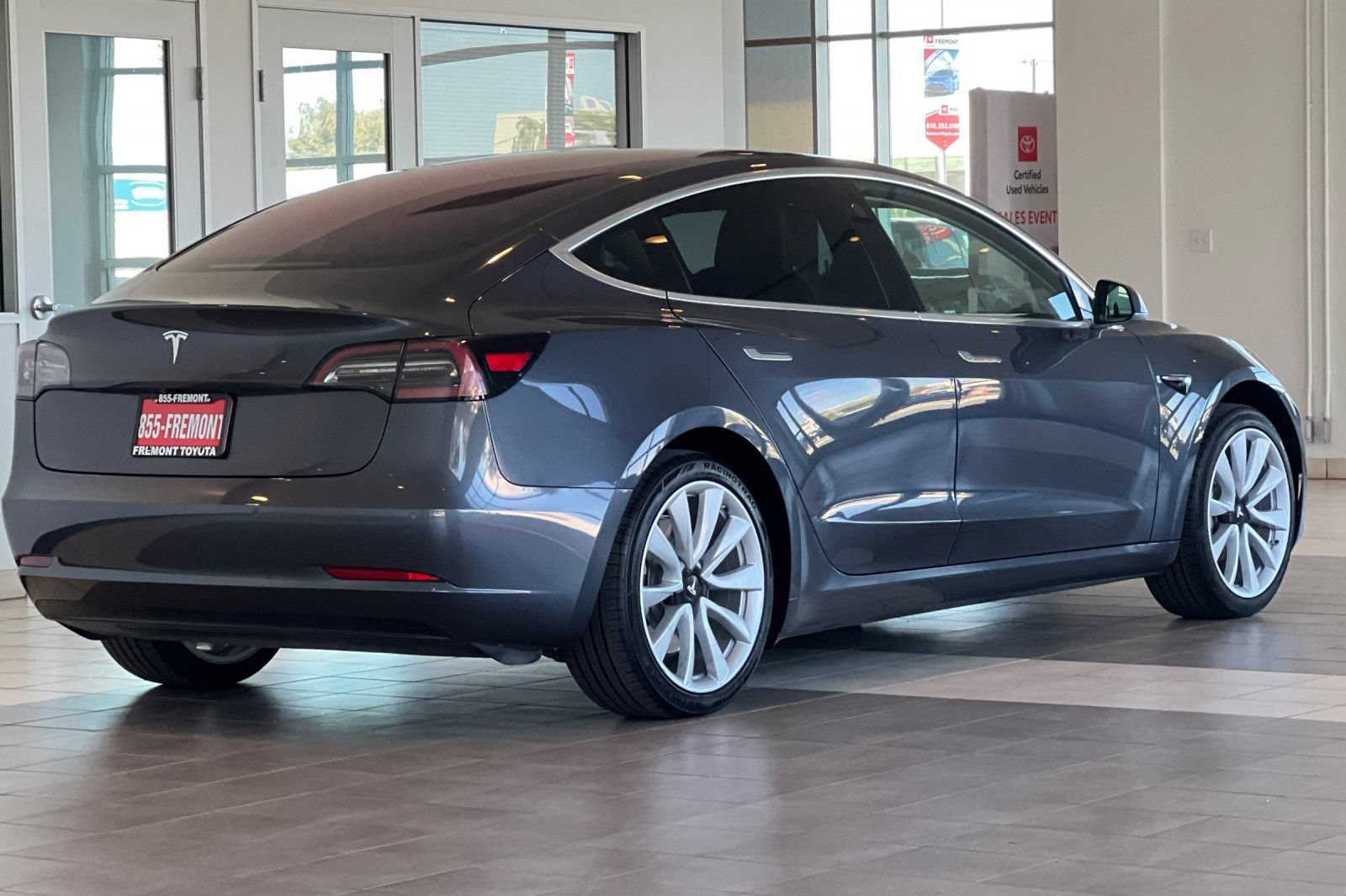 Used 2018 Tesla Model 3 Long Range RWD image 4
